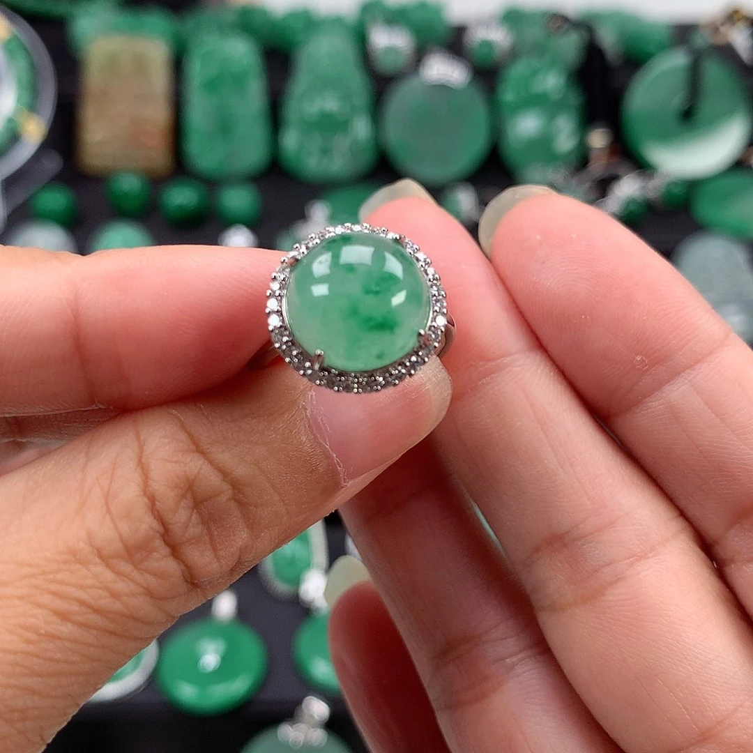 石英质玉（非洲翠）吊坠未镶嵌