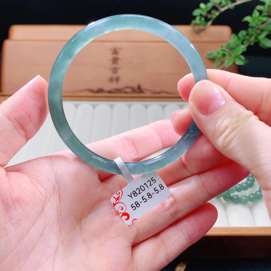 未镶嵌手镯（圆镯）翡翠