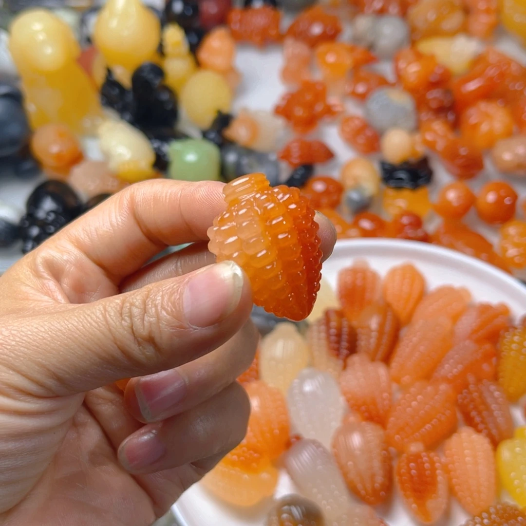 ღ***琪颈饰未镶嵌石英质玉（金丝玉）
