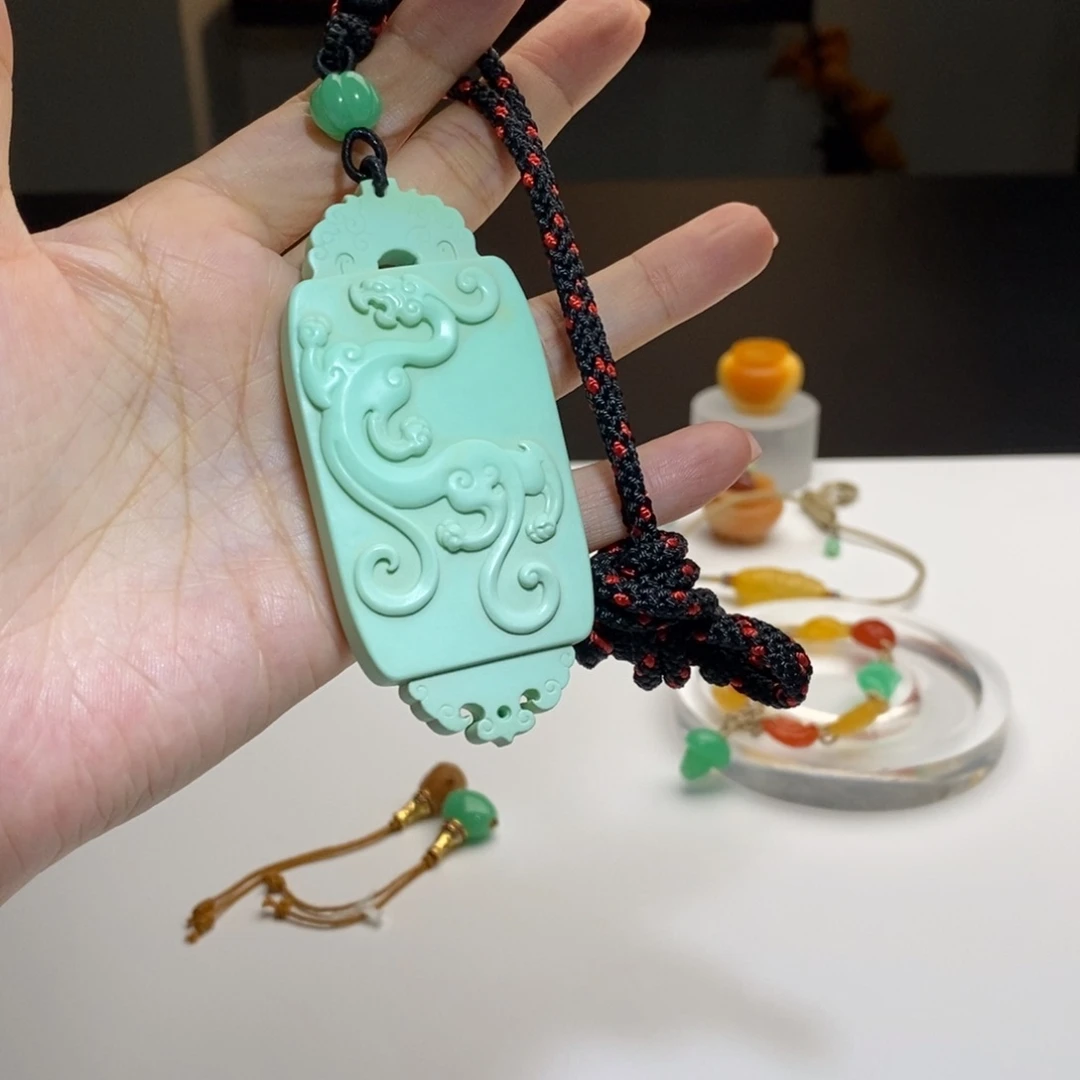 定***啊石英质玉（缅黄）未镶嵌颈饰