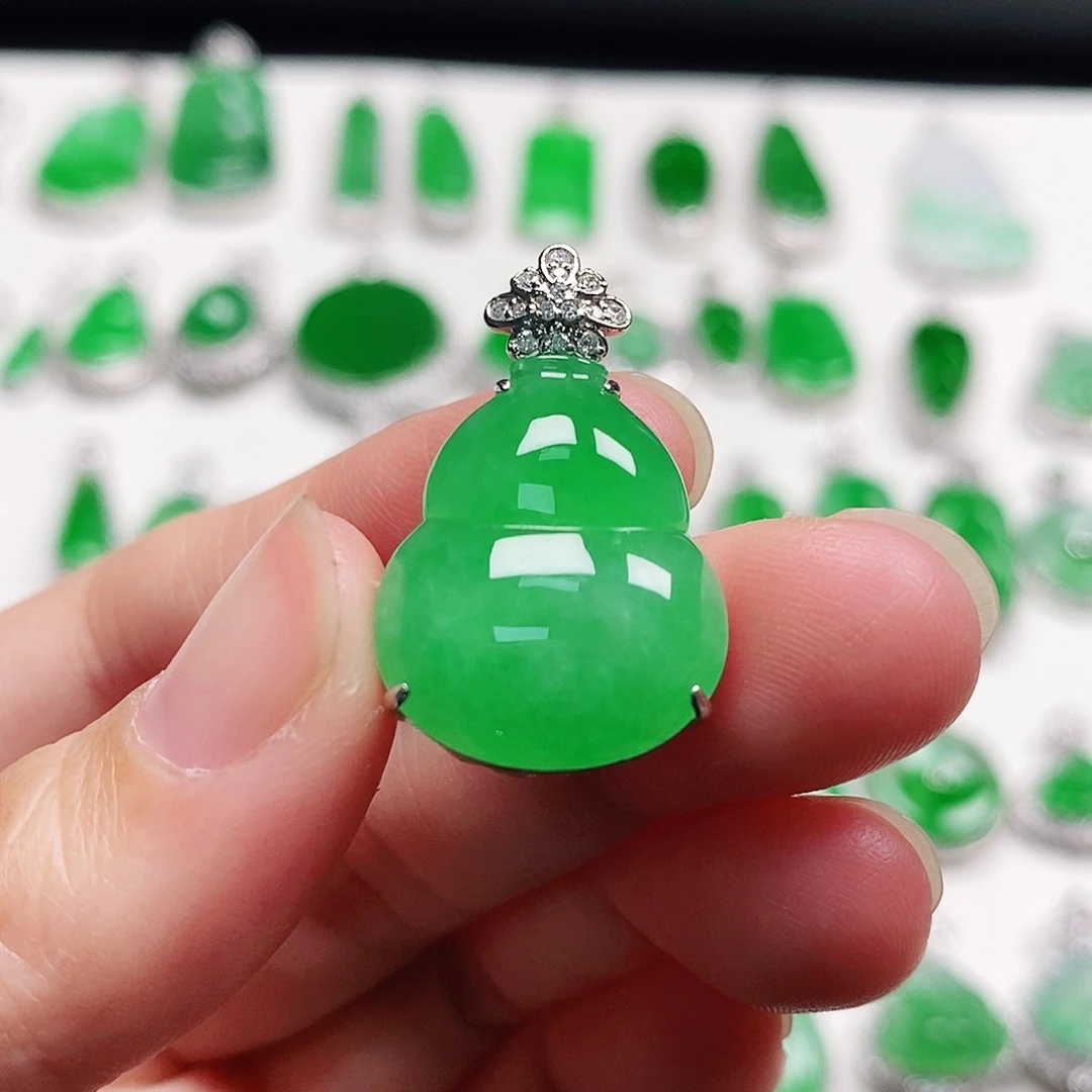 翡翠颈饰18K金镶嵌葫芦