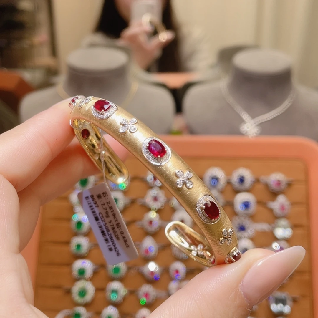 手镯18K金镶嵌红宝石无烧2.819