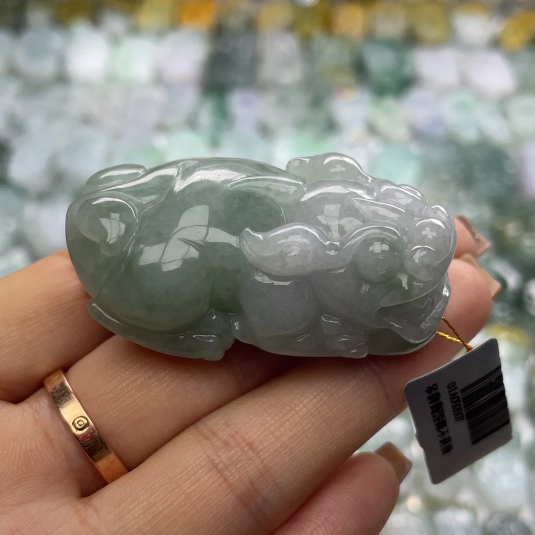 翡翠未镶嵌颈饰貔貅