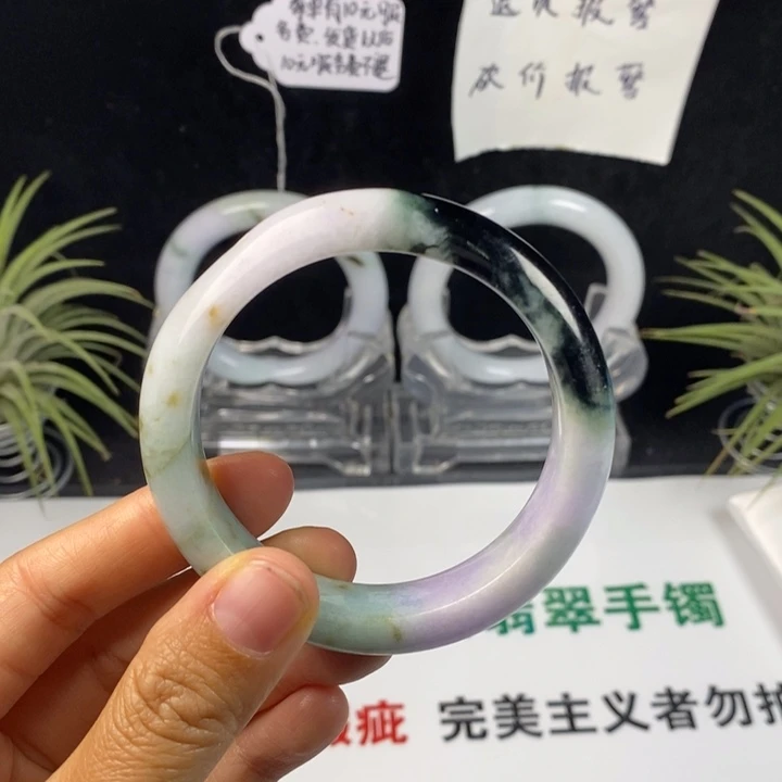 翡翠未镶嵌手镯22号。  52.7圈