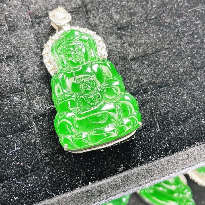 翡翠未镶嵌颈饰93