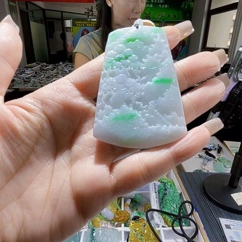 颈饰未镶嵌翡翠一个