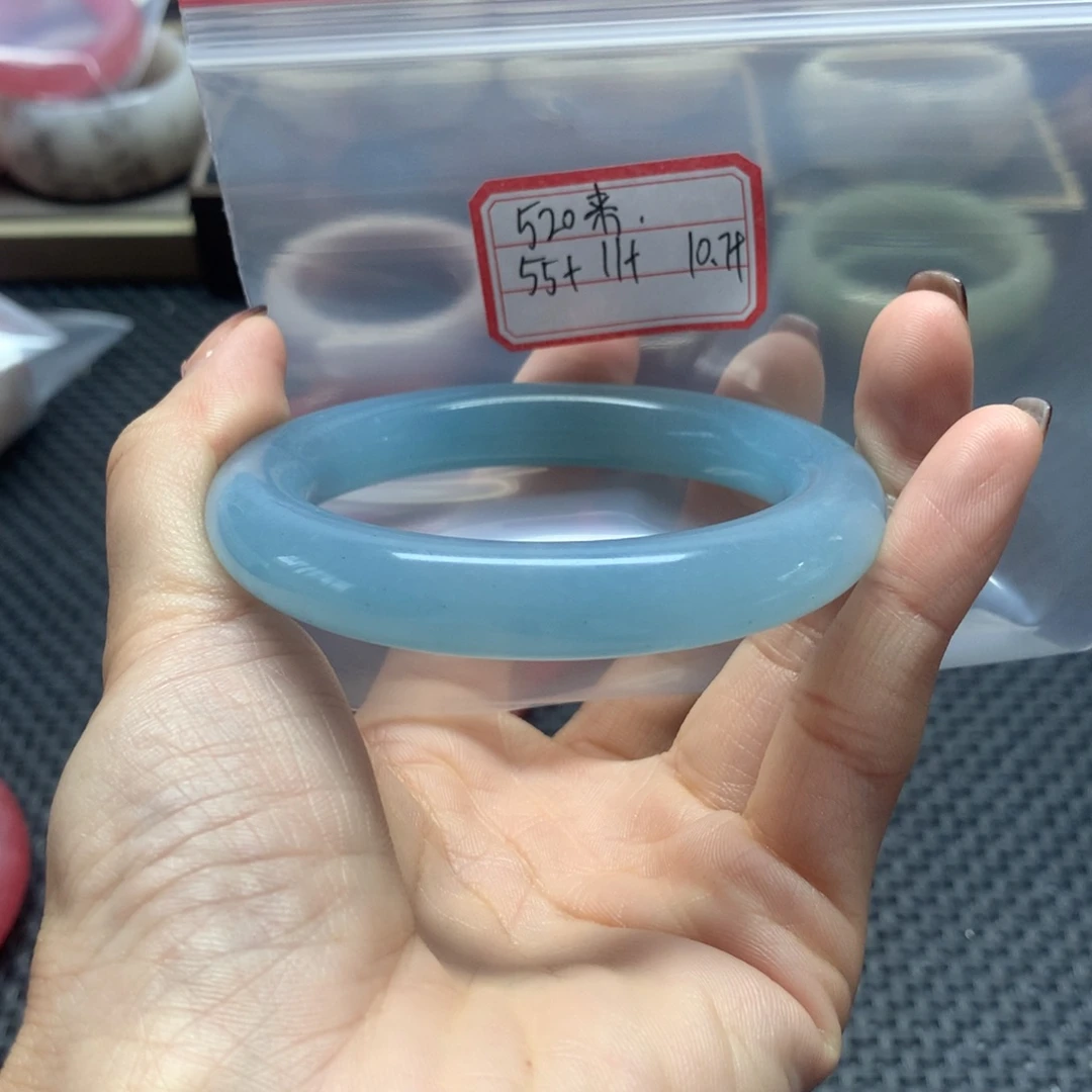 5***来石英岩玉未镶嵌手镯