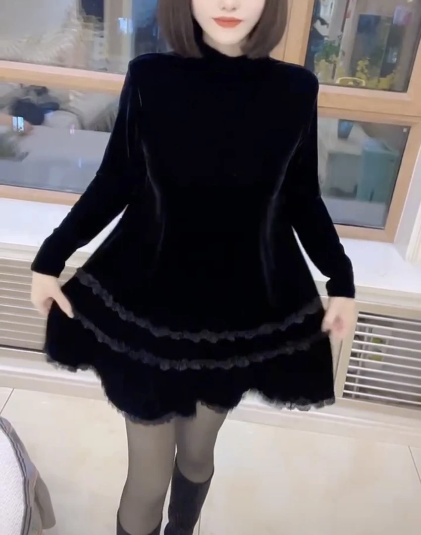 黑色时尚百搭净版丝绒连衣裙女2025冬季新款显瘦遮肉高级感裙子潮