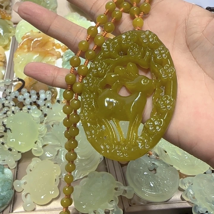 蛇纹石玉吊坠未镶嵌