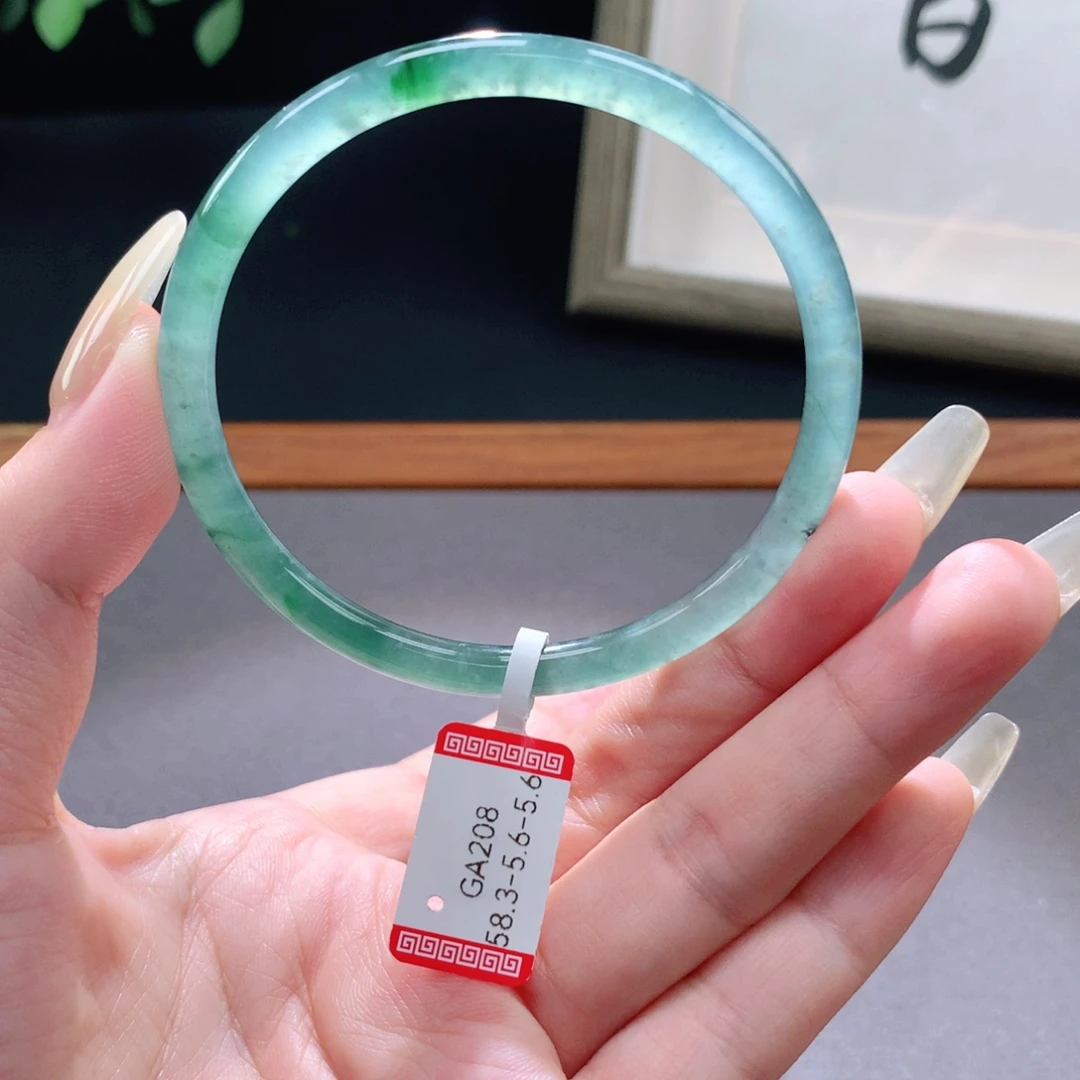 翡翠手镯未镶嵌天然翡翠手镯