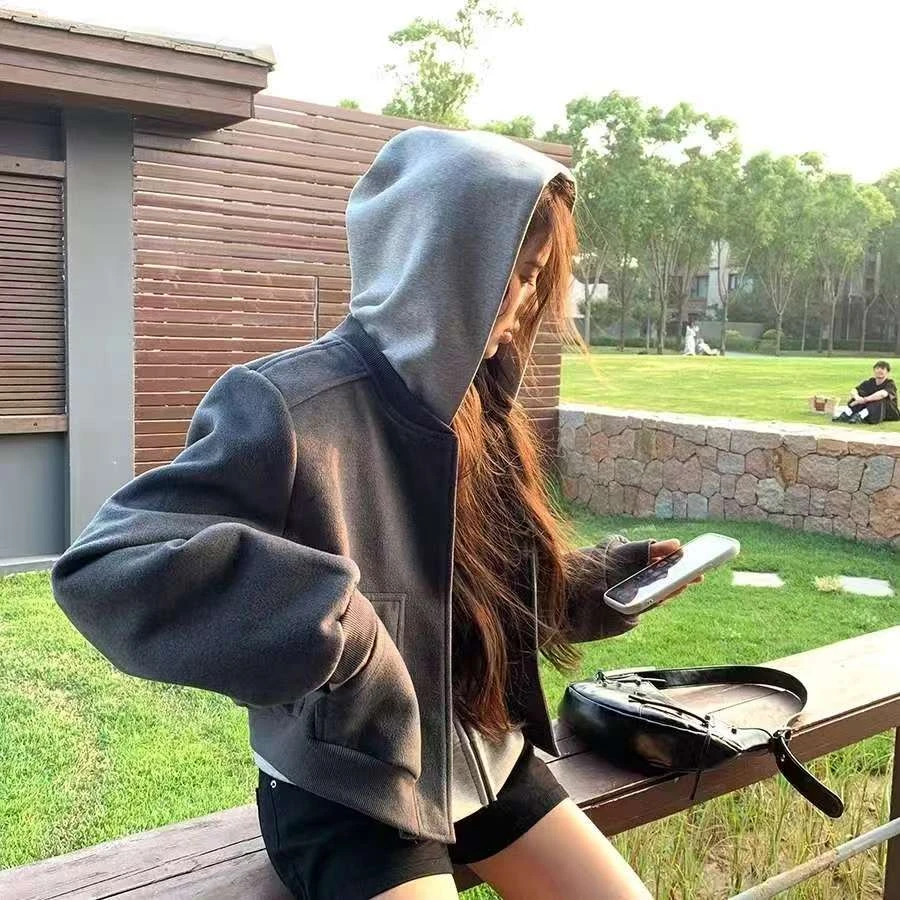 短款外套女开春季2025新款春装新品超火减龄灰色夹克棒球服8858