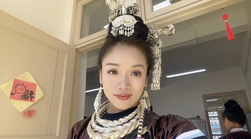 老板娘今年18and心肝小宝贝滴侗族服饰