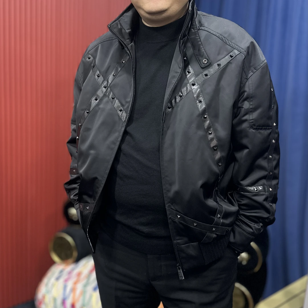 58138《私人定制》冬季新款欧货商务轻奢外套男士立领柳钉男《》