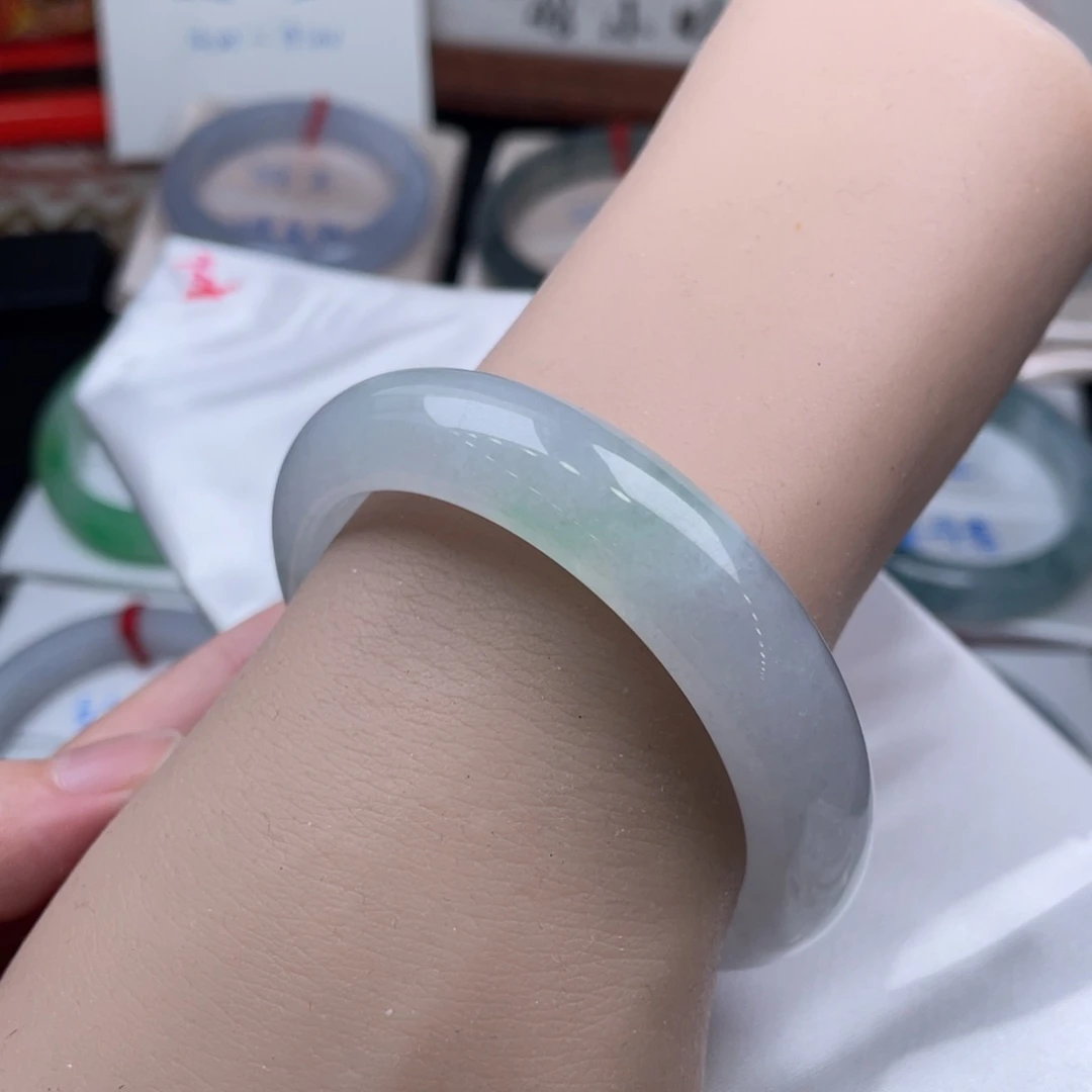 未镶嵌手镯翡翠卡51.5白底青