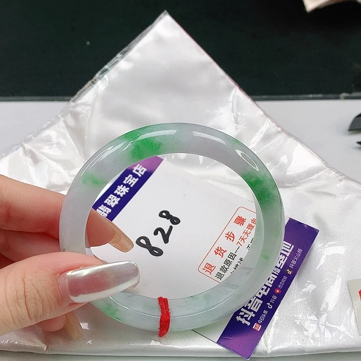 翡翠手镯未镶嵌翡翠手镯