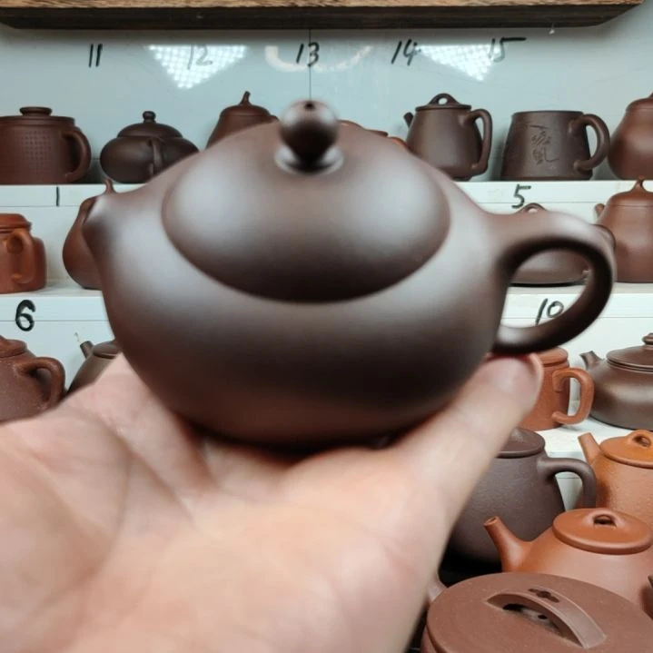茶壶紫砂扁西施老紫泥150 CC左右微瑕