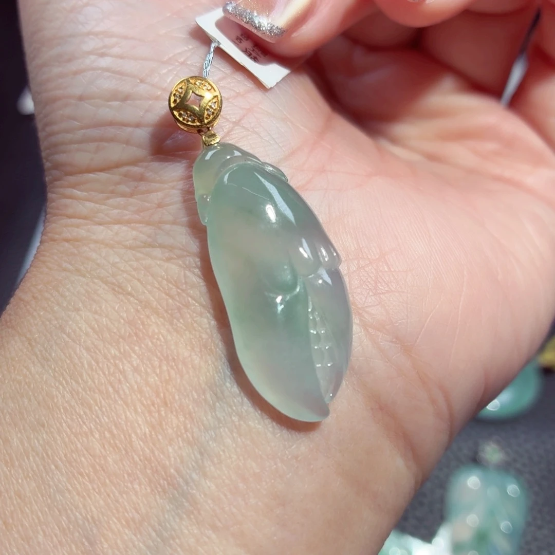 颈饰18K金镶嵌翡翠蟹钳