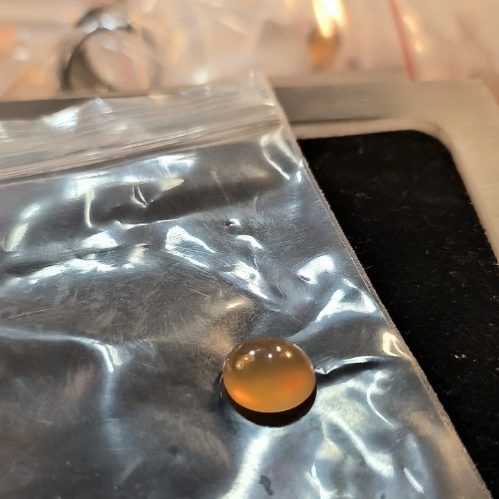 ****光未镶嵌戒面石英岩玉
