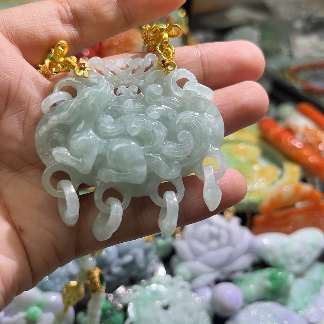 翡翠未镶嵌颈饰待编织