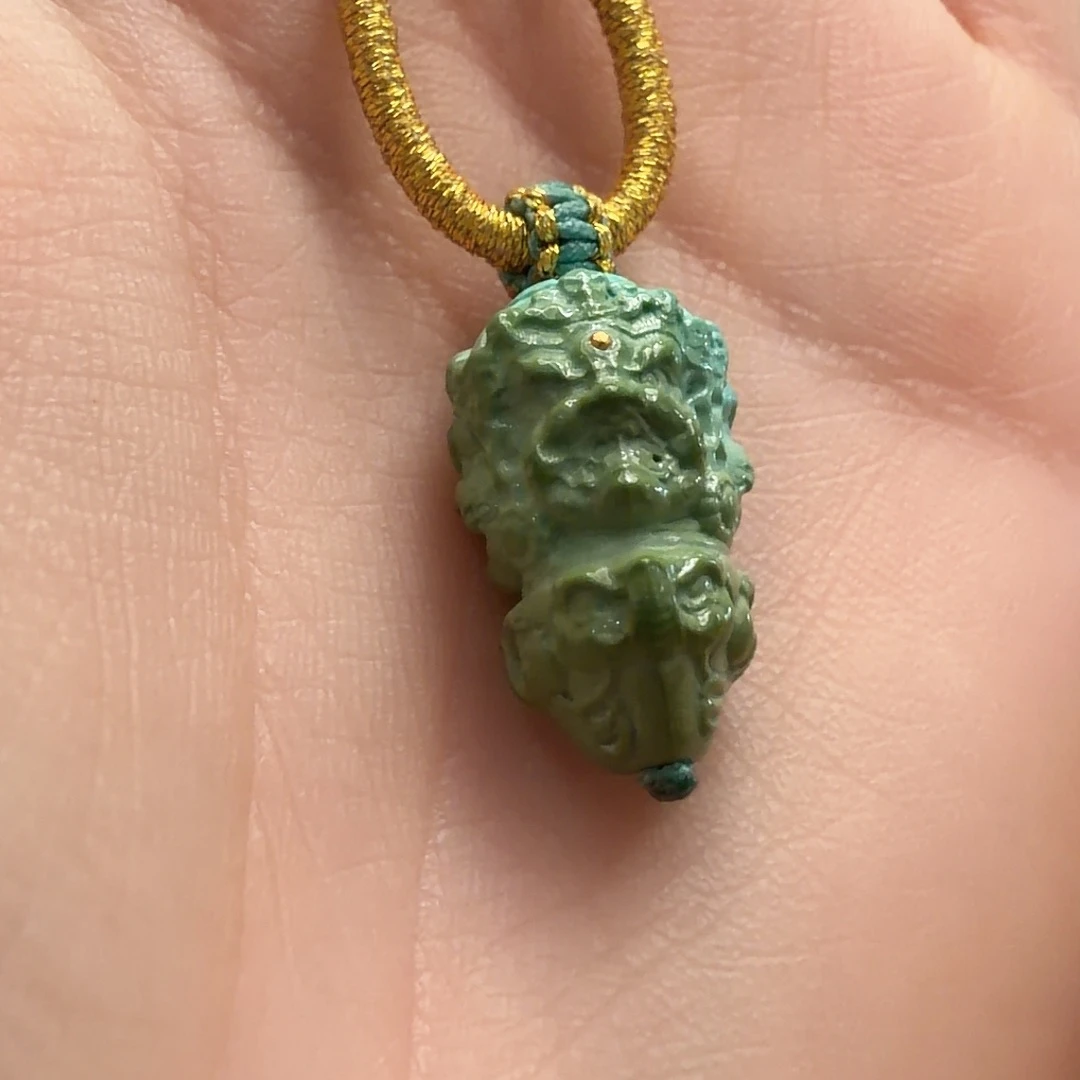 绿松石未镶嵌颈饰