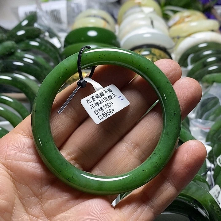 和田玉（碧玉）手镯未镶嵌圆条粉绿58+口径