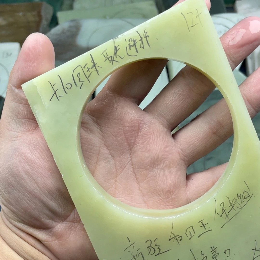 一***梅和田玉未镶嵌珠宝奇石