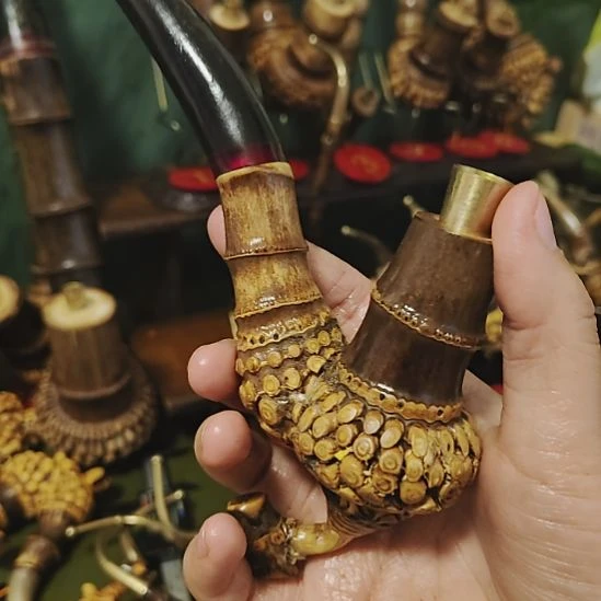 雄***翔贵州特色竹根烟斗工艺品手把件