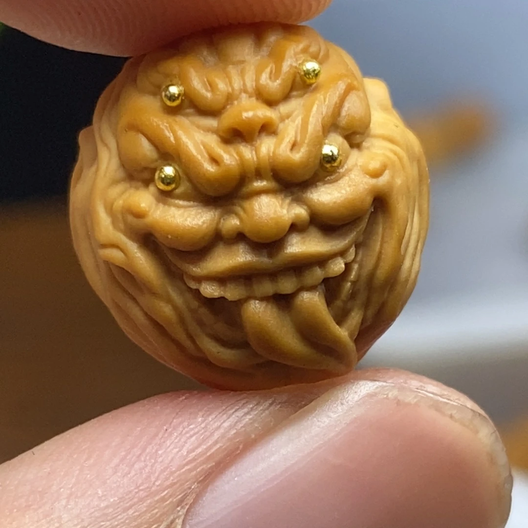 猴头核桃吊坠四目舔僧镶嵌