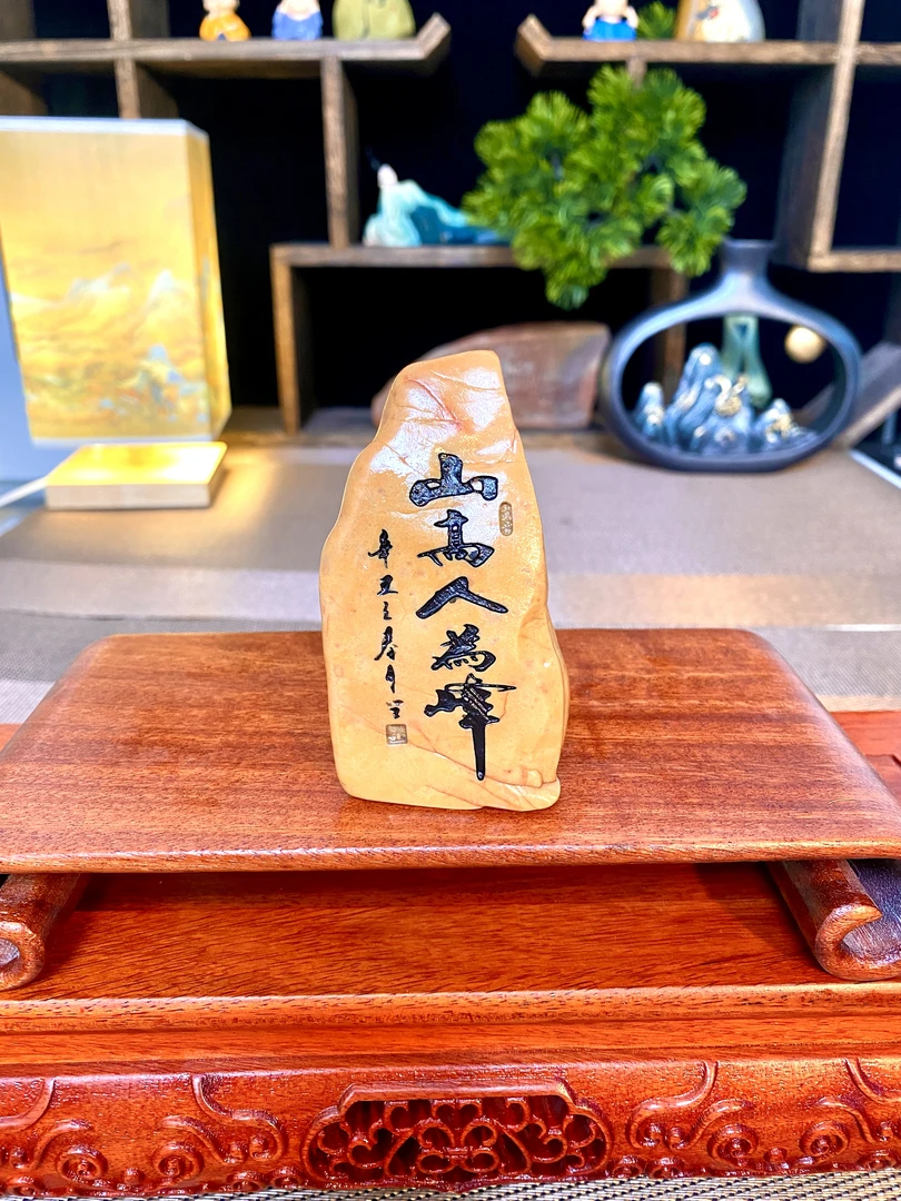 新疆戈壁滩金丝彩玉原石雕刻精品摆件