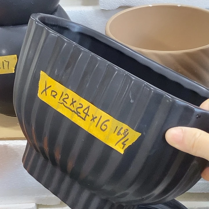 陶盆有孔 瑕疵针孔漏釉介意勿拍外口 24*12外高16