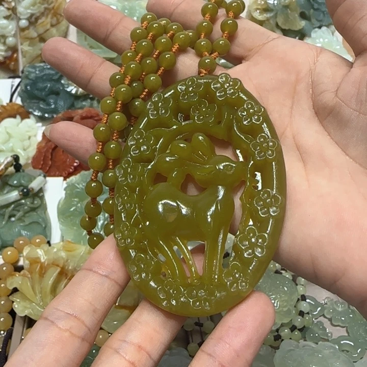 蛇纹石玉吊坠未镶嵌