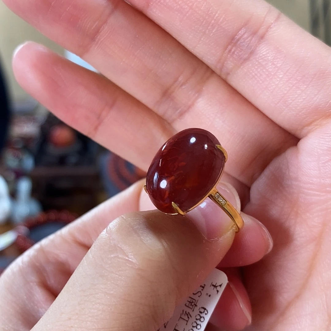 18K金镶嵌戒指原矿南红玛瑙小*枝
