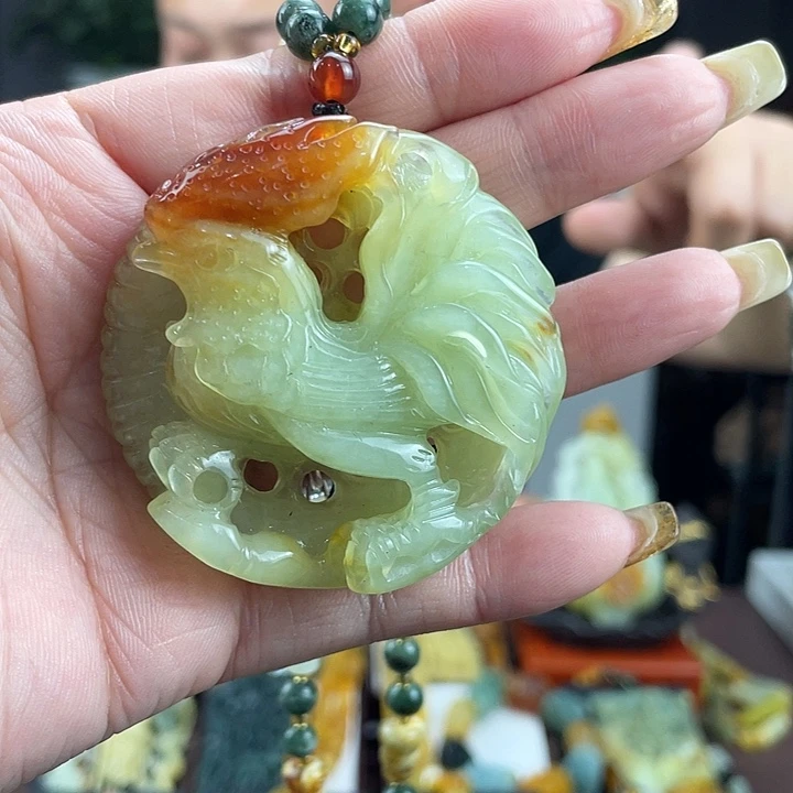 蛇纹石玉未镶嵌颈饰