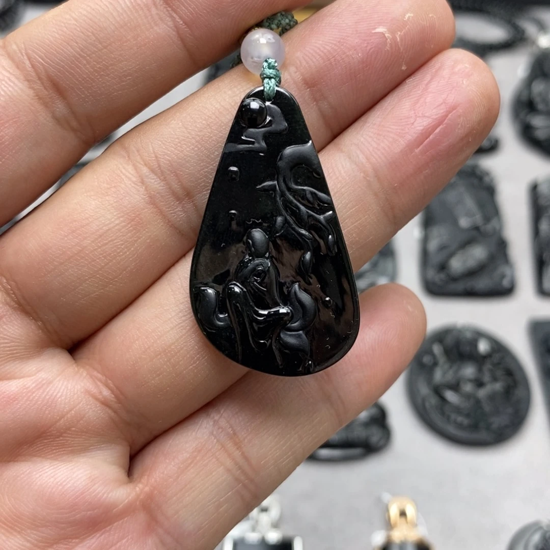 翡翠未镶嵌颈饰悟道