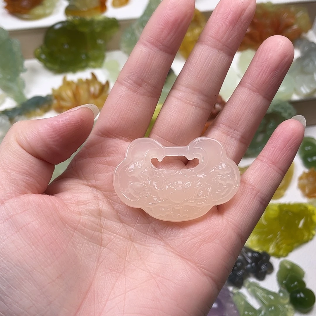 K***宝蛇纹石玉未镶嵌颈饰