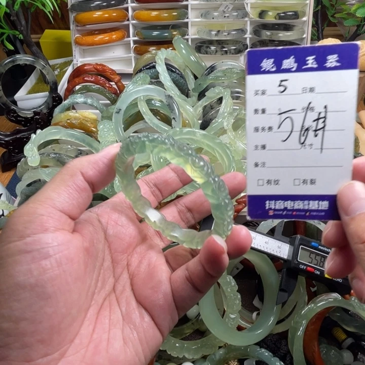 未镶嵌蛇纹石玉手镯