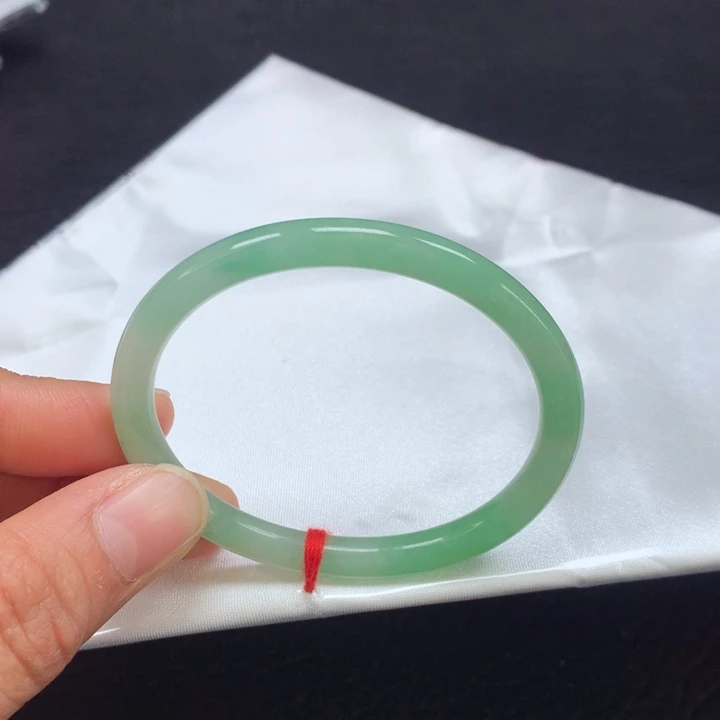 翡翠手镯（贵妃镯）未镶嵌51圈