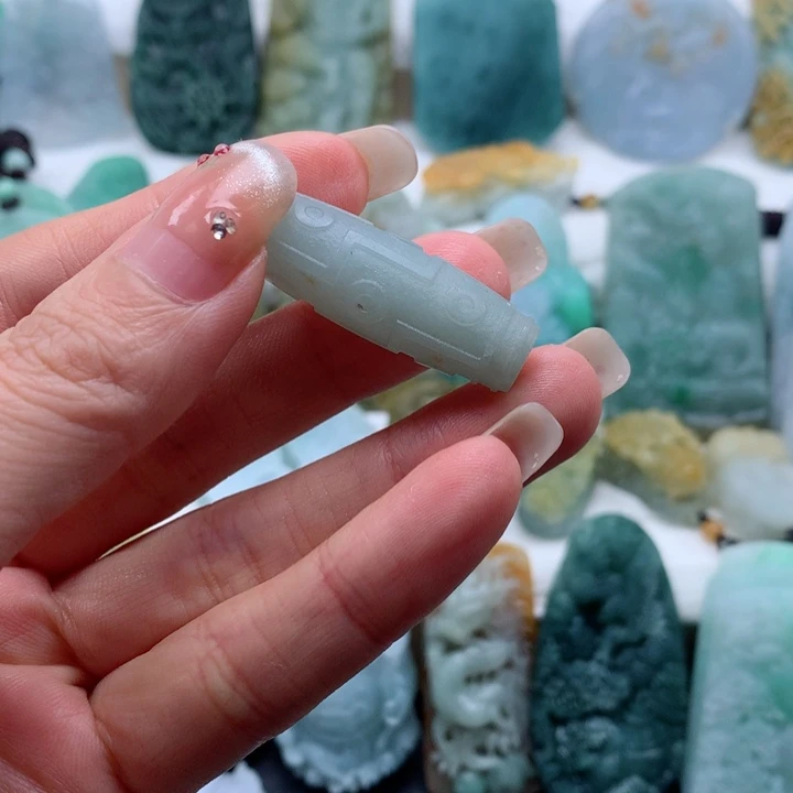 定制翡翠未镶嵌天珠