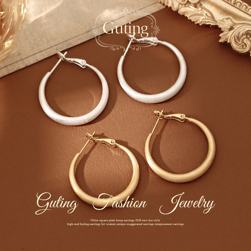 铜合金耳饰 22806雅金色圈圈耳环女素圈耳饰轻奢高级感耳圈耳钉