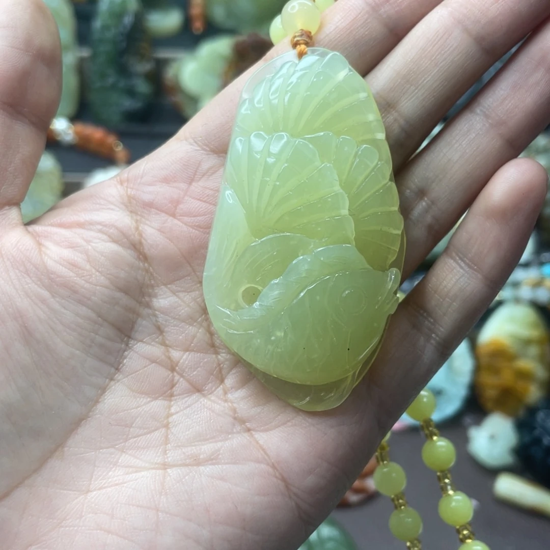蛇纹石玉未镶嵌颈饰