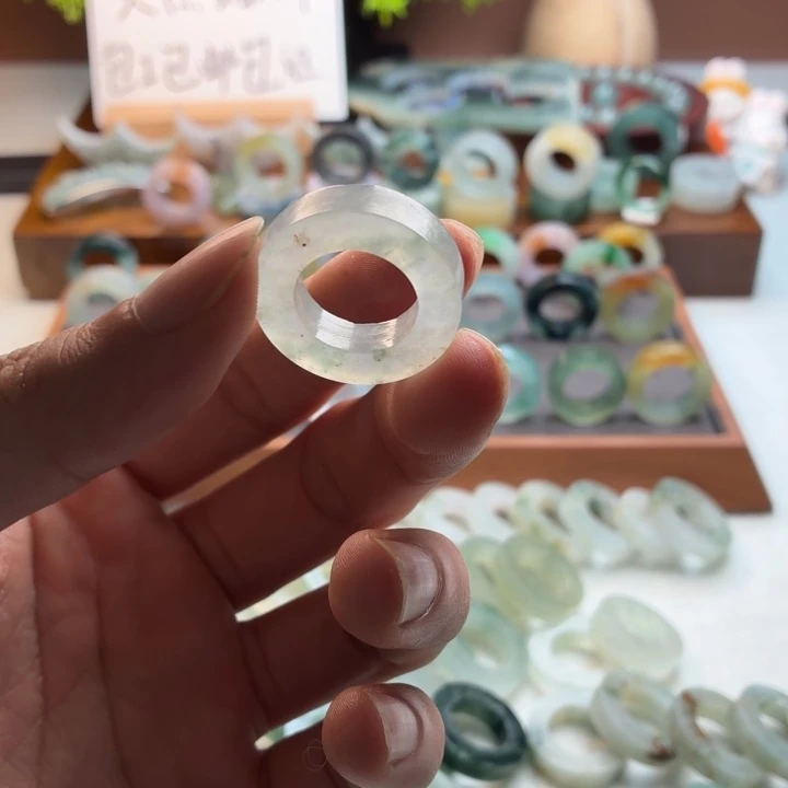 小***乐定制翡翠未镶嵌戒指
