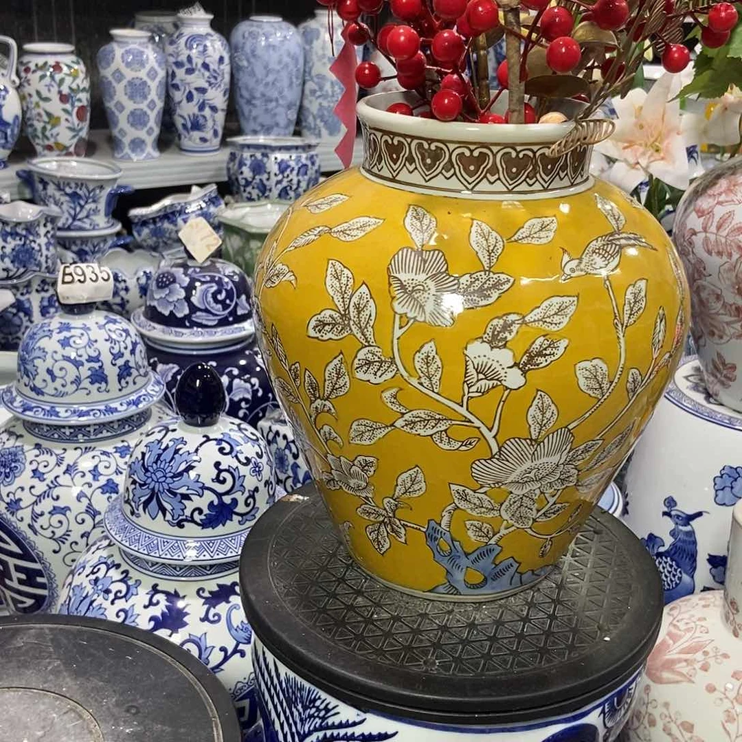 摆件花瓶手绘釉下彩