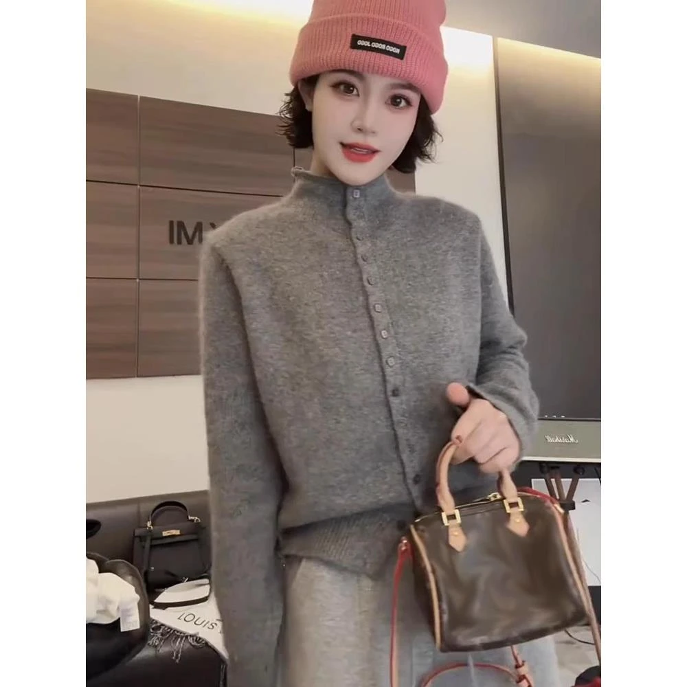 【万达撤柜】时尚洋气半高领灰色多扣针织开衫女秋冬季软糯毛衣外套