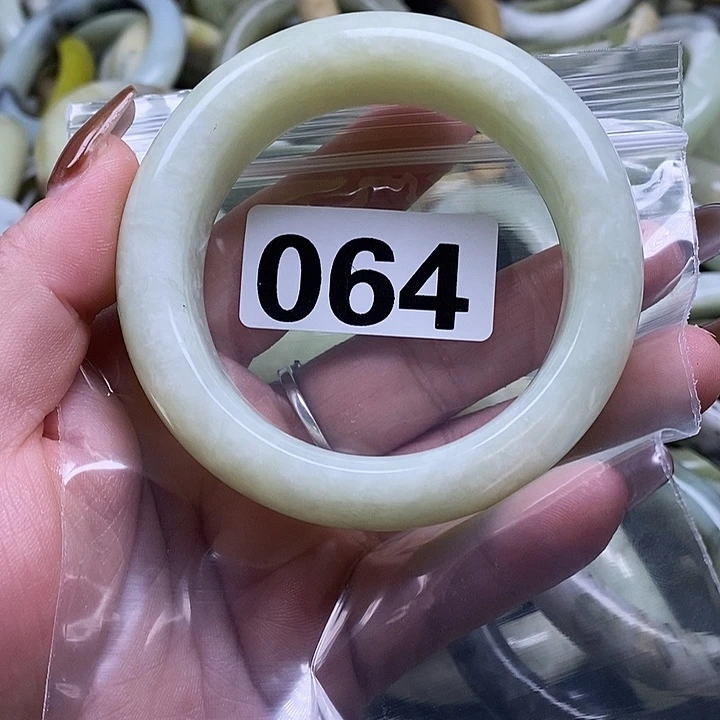 后***妈蛇纹石玉未镶嵌手镯