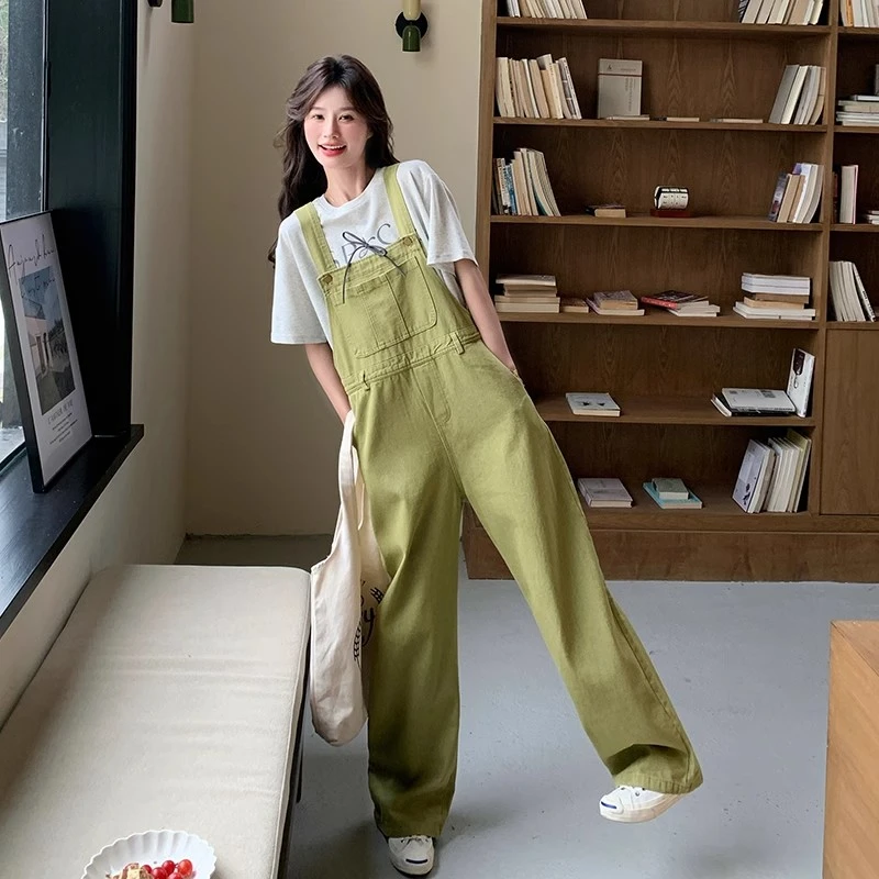 绿色工装背带裤女夏季2025新款小个子韩系减龄宽松休闲显瘦连体裤