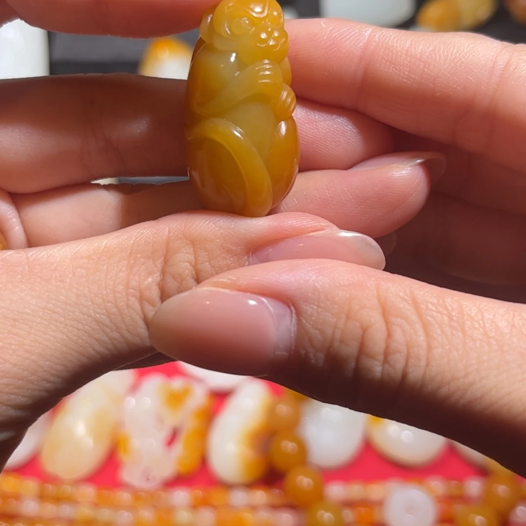 阿***夫颈饰未镶嵌和田玉
