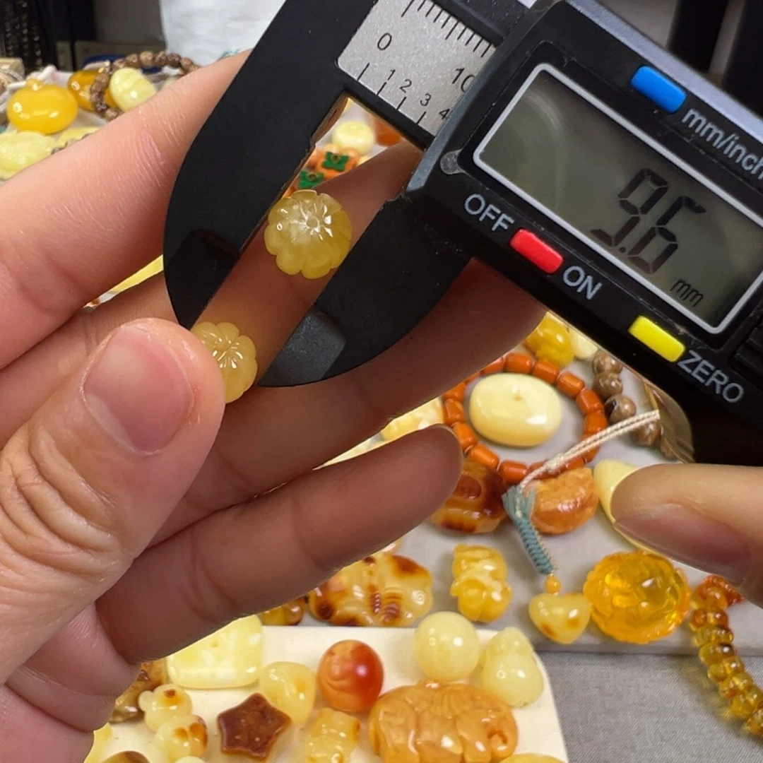 蜜蜡裸石未镶嵌蜜蜡