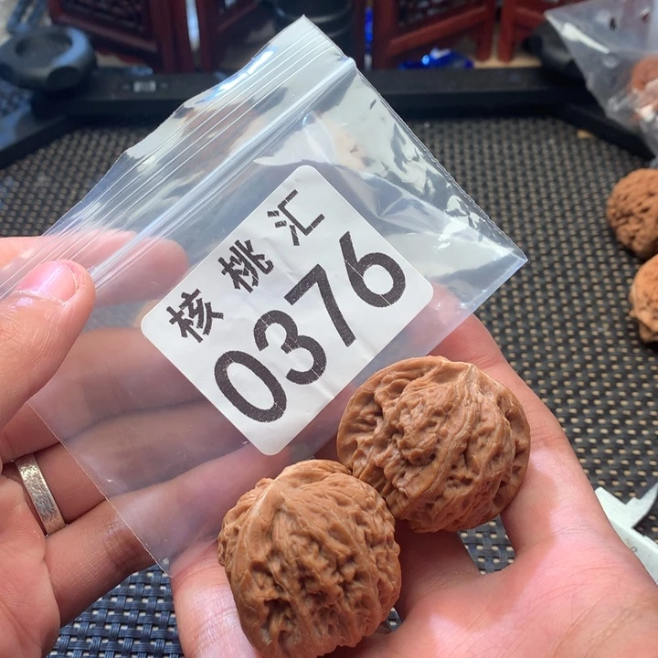 杜***克文玩核桃吊坠黑马