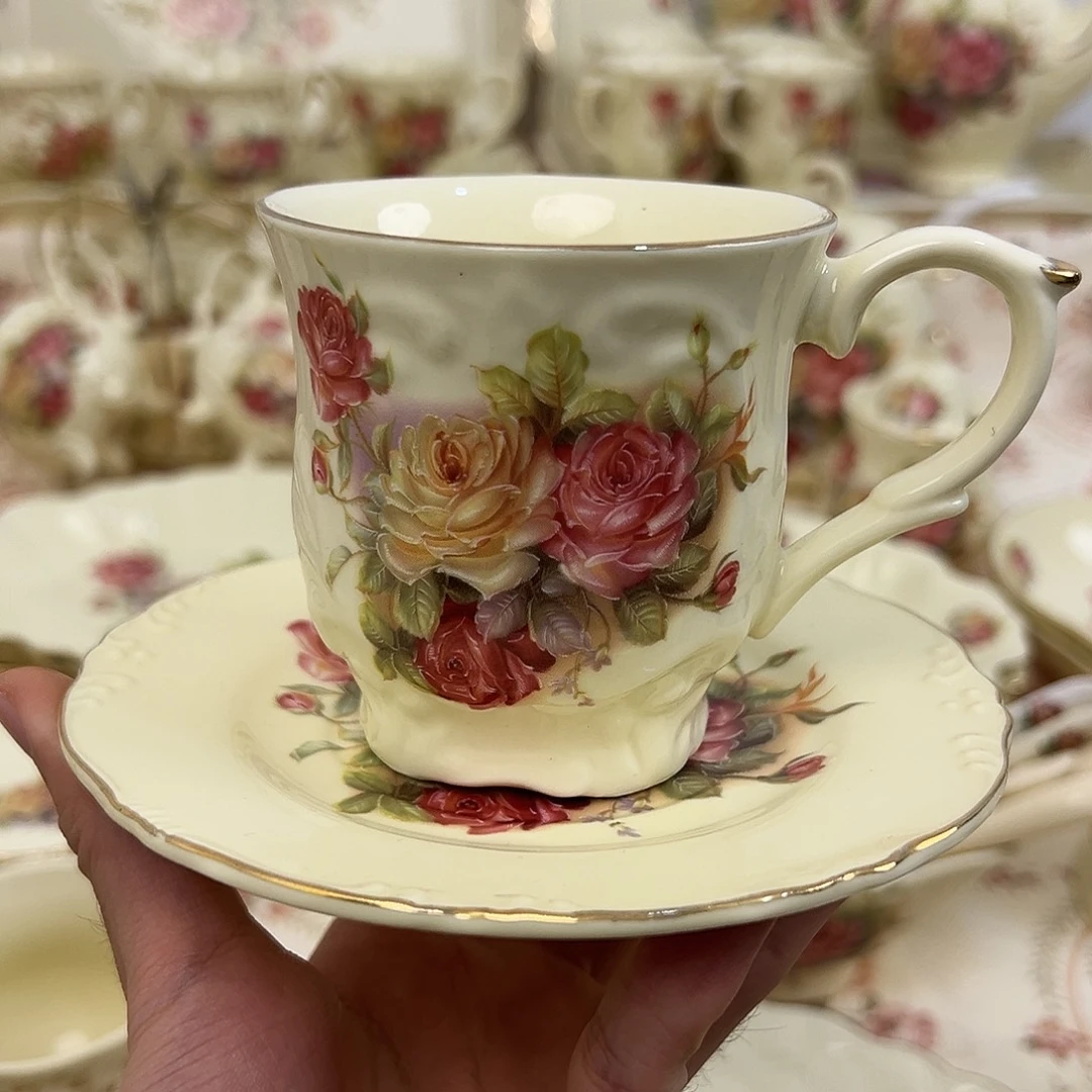 无盖款陶瓷元宝一碟