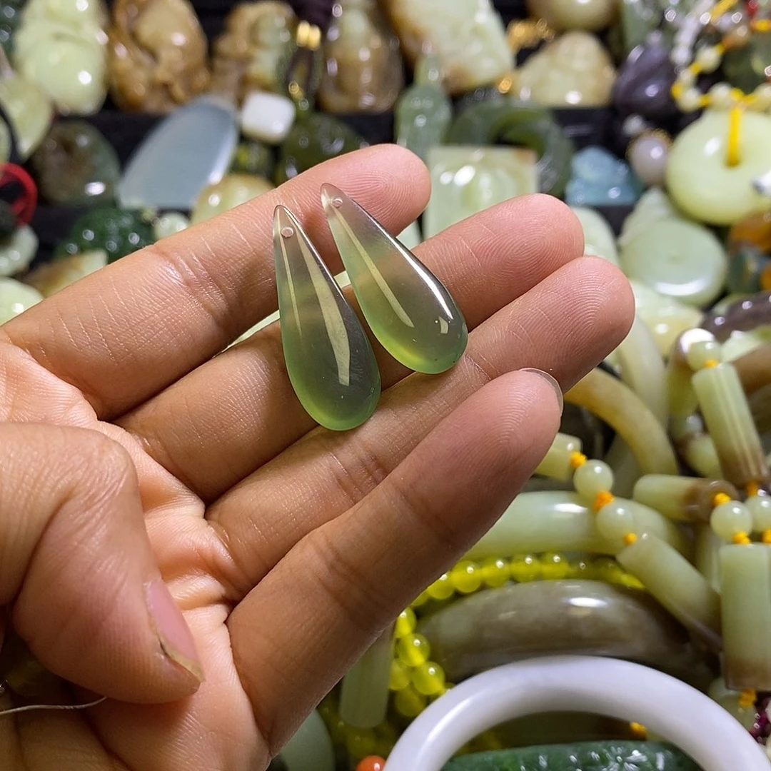 未镶嵌岫玉耳环一对